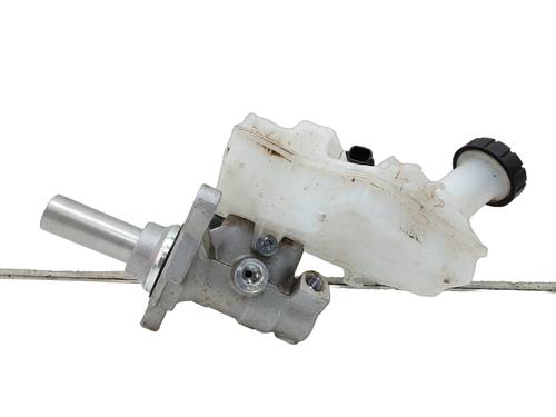Used Brake master cylinder Brake master cylinder TOYOTA YARIS (_P13_) 1.5 (NSP131_) (112 hp) 18596146 18596146