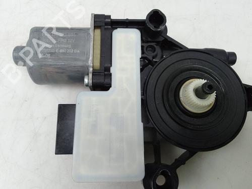 Used Right rear window motor VW GOLF VII (5G1, BQ1, BE1, BE2) 1.4 TSI (125 hp) 28150912