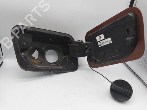 Used Fuel flap PEUGEOT 3008 II SUV (MC_, MR_, MJ_, M4_) 1.2 THP/ PureTech 130 (MRHNSM, MRHNSU, MRHNSJ, MRHNYW,... (131 hp) 25720563