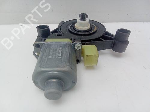 Right front window motor VW GOLF VIII (CD1, DA1) 2.0 TDI | BP28147822E20 