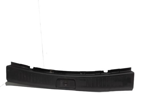 Sierlijst van de achterklep Sierlijst van de achterklep CHEVROLET CAPTIVA (C100, C140) 2.0 D (126 hp) 37437979 37437979