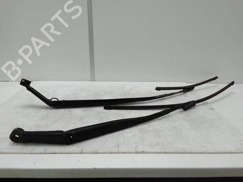 Used Front windshield wiper arm Front windshield wiper arm 18597849 18597849