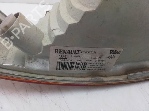 Used Left front indicator RENAULT TRAFIC II Van (FL) 1.9 dCi 80 (FL0B) (82 hp) 18575610