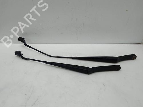 Used Front windshield wiper arm VW GOLF VII (5G1, BQ1, BE1, BE2) 1.4 TSI (125 hp) 28145261