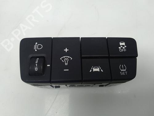 switch-kia-stonic-yb-2017-23127213 main image