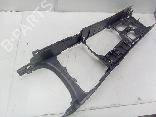 Middle console MITSUBISHI OUTLANDER III (GG_W, GF_W, ZJ, ZL, ZK) Plug-in Hybrid (GG2W) | BP18576227I22 