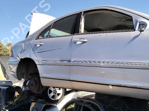 Used Right front door MERCEDES-BENZ C-CLASS (W203) C 220 CDI (203.006, 203.008) (143 hp) 21832830