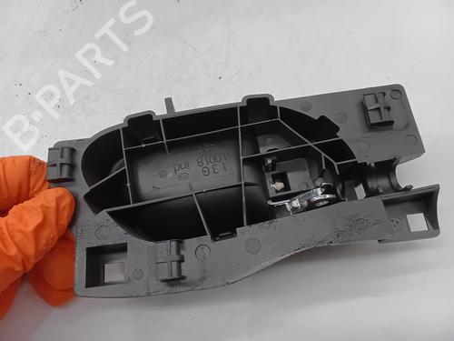 Venstre foran invendig håndtak PEUGEOT 407 (6D_) 2.0 HDi 135 (6DRHRH, 6DRHRE, 6DRHRG, 6DRHRJ) | BP30380228I13