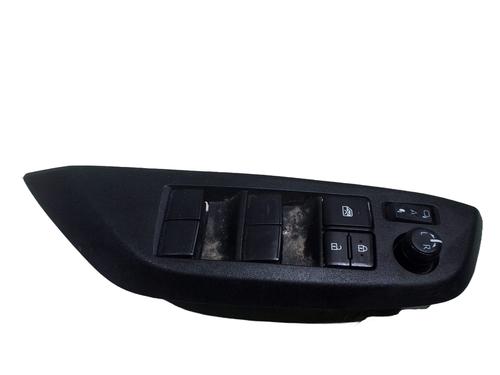 Used Left front window switch TOYOTA YARIS CROSS (MXP_) 1.5 Hybrid (MXPJ10) (116 hp) 31658919