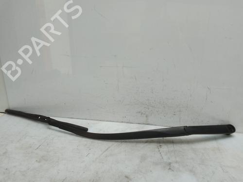 Used Front windshield wiper arm HYUNDAI i30 (PDE, PD, PDEN) 1.6 CRDi (95 hp) 28840405