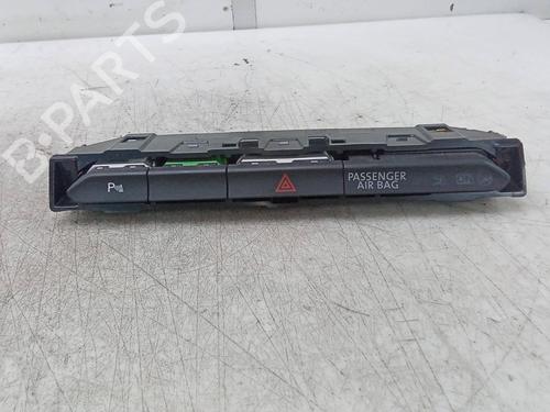 Used Warning switch Warning switch VW PASSAT B8 (3G2, CB2) 2.0 TDI 4motion (150 hp) 19643208 19643208
