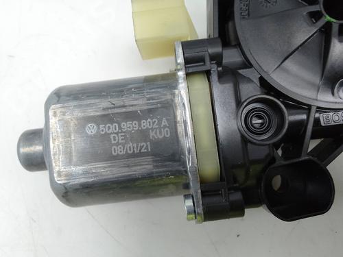 Right rear window motor VW GOLF VIII (CD1, DA1) 2.0 GTI Clubsport | BP28150106E22 
