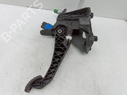Used Clutch pedal DACIA DUSTER (HS_) 1.5 dCi (HSMC) (107 hp) 18595568