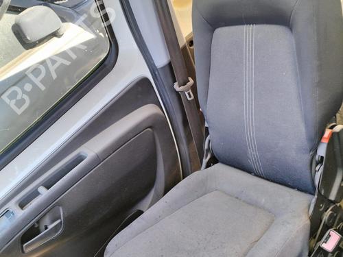 Used Right front seat FIAT QUBO (225_) 1.3 D Multijet (225CXB1A, 225AXB1A, 225CXB11, 225AXB11,... (75 hp) 31583039