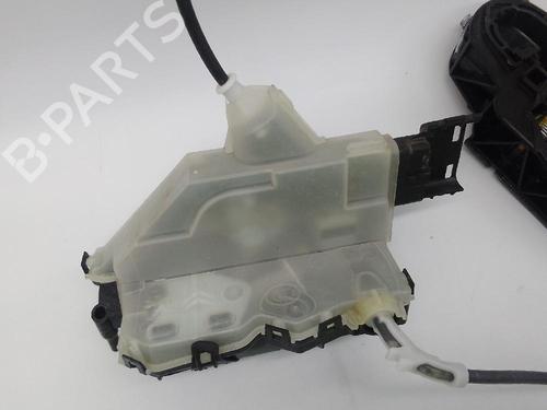 Cerradura puerta trasera derecha PEUGEOT 3008 II SUV (MC_, MR_, MJ_, M4_) 1.2 THP/ PureTech 130 (MRHNSM, MRHNSU, MRHNSJ, MRHNYW,... (131 hp) 25720579