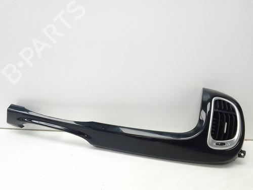 Used Grille FIAT 500L (351_, 352_) 1.3 D Multijet (199.LYM11, 199.LYM1A) (95 hp) 28149049