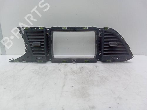 Used Air vent SEAT LEON (5F1) 1.2 TSI (105 hp) 28148458