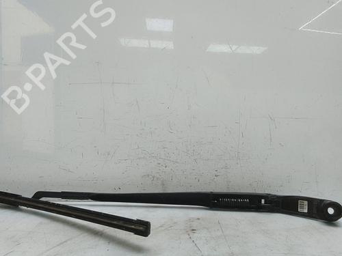 Used Front windshield wiper arm HYUNDAI i30 (PDE, PD, PDEN) 1.6 CRDi (95 hp) 28840409