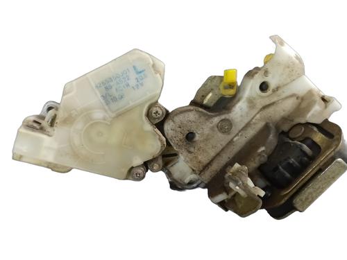 front-right-lock-nissan-terrano-ii-r20-1992-1993-1994-1995-1996-1997-1998-1999-2000-2001-2002-2003-2004-2005-2006-2007-32772614 main image