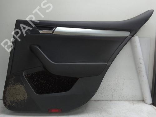 Verkleidung hinten rechts SKODA SUPERB III (3V3) 2.0 TDI | BP30050693C61