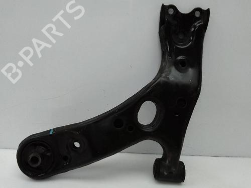 Used Right front suspension arm TOYOTA AURIS (_E18_) 1.8 Hybrid (ZWE186_, ZWE186R) (136 hp) 23255818
