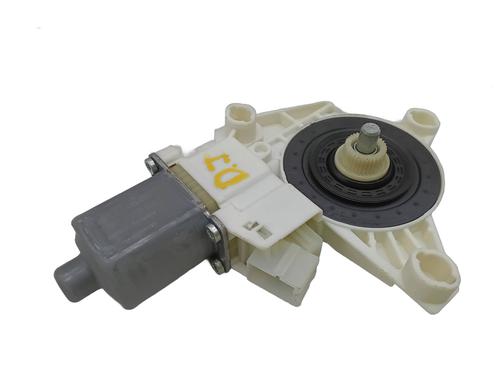 Rudehejsemotor forskærm venstre MERCEDES-BENZ A-CLASS (W176) A 160 CDI / d (176.011) (90 hp) 30051671