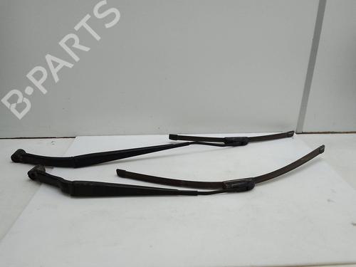Used Front windshield wiper arm RENAULT KADJAR (HA_, HL_) 1.2 TCe 130 (HLMR) (130 hp) 28148766