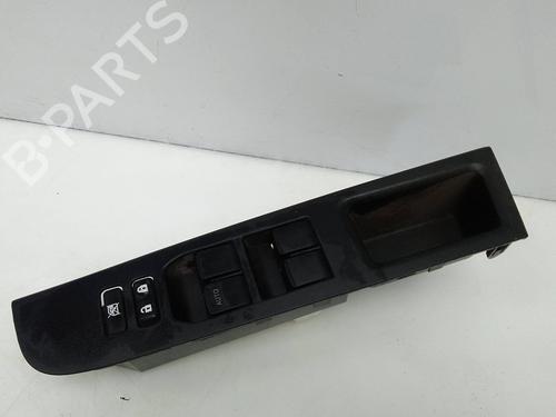 left-front-window-switch-toyota-yaris-_p13_-2010-2011-2012-2013-2014-2015-2016-2017-2018-2019-2020-23654226 main image