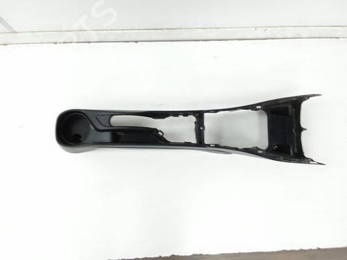 Used Middle console Middle console TOYOTA YARIS (_P13_) 1.5 (NSP131_) (112 hp) 18596144 18596144