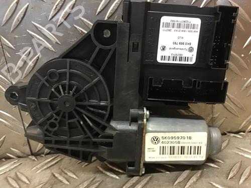 Rudehejsemotor forskærm venstre VW GOLF VI (5K1) 1.4 TSI (122 hp) 30099909