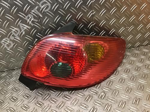 Used Right taillight PEUGEOT 206 Hatchback (2A/C) 1.4 i (75 hp) 31919530