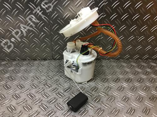 Used Fuel pump FORD MONDEO III Turnier (BWY) 2.0 16V (146 hp) 30773695