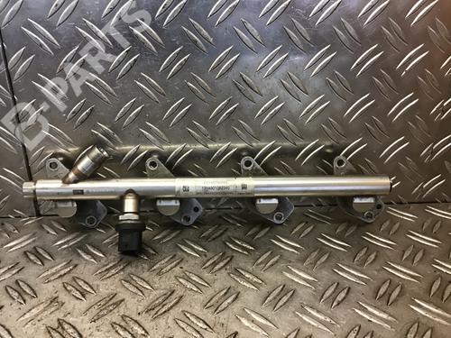 Used Injection rail MERCEDES-BENZ C-CLASS (W204) C 180 CGI (204.031) (156 hp) 7826584