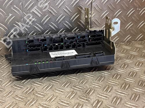 Used Fuse box Fuse box 37593515 37593515