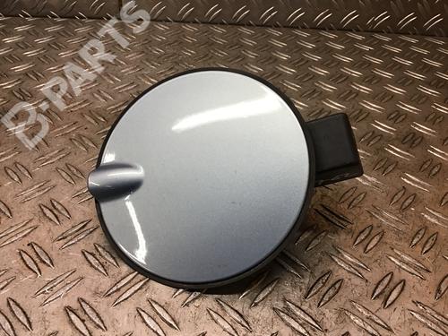 Używane Klapa wlewu paliwa OPEL CORSA D (S07) 1.0 (L08, L68) (60 hp) 9493886