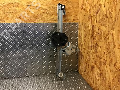 Alzacristallo posteriore destro DACIA SANDERO II TCe 90 (B8M1, B8MA, B8AC) (90 hp) 32305539