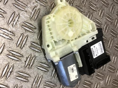 Left front window motor VW GOLF VI (5K1) 1.4 | BP38499142E21 - Image 3
