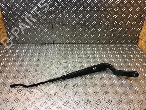 Used Front windshield wiper arm FORD FIESTA V (JH_, JD_) 1.3 (69 hp) 14695804