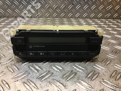 Used Climate control VW GOLF IV (1J1) 2.3 V5 (150 hp) 10616033