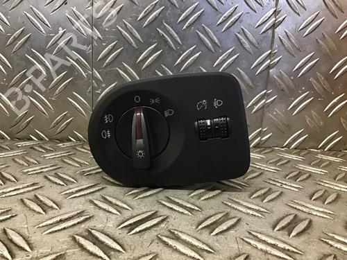 Licht Schakelaar SEAT IBIZA IV (6J5, 6P1) 1.2 TSI (105 hp) 32141641