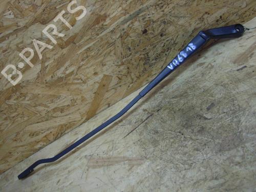 Used Front windshield wiper arm VW GOLF III (1H1) 1.6 (75 hp) 14693643