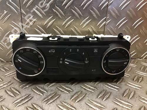 Used Climate control MERCEDES-BENZ A-CLASS (W169) A 150 (169.031, 169.331) (95 hp) 32395286