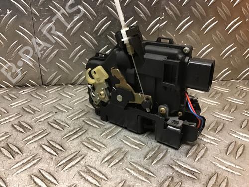 Used Front left lock Front left lock AUDI A4 B6 (8E2) 2.0 (130 hp) 34039645 34039645