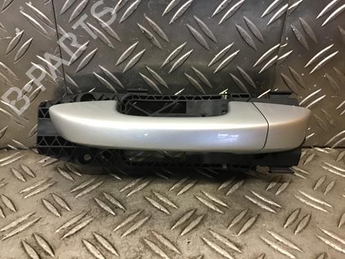 Used Rear left exterior door handle VW GOLF VI (5K1) 1.4 TSI (122 hp) 30129234