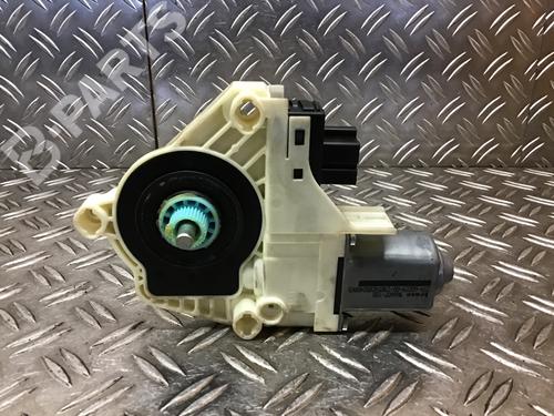 Right rear window motor SKODA SUPERB II (3T4) 2.0 TDI | BP6596161E22 