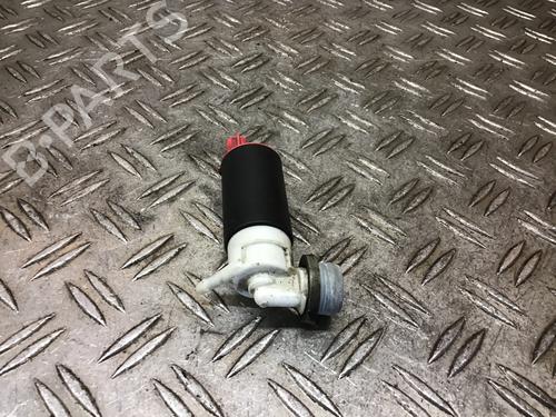 Used Washer pump TOYOTA AVENSIS Estate (_T25_) 2.2 D-4D (ADT251_, ADT251R) (150 hp) 15543979