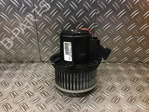 Heater blower motor MERCEDES-BENZ C-CLASS (W204) C 200 Kompressor (204.041) | BP25597724M62 