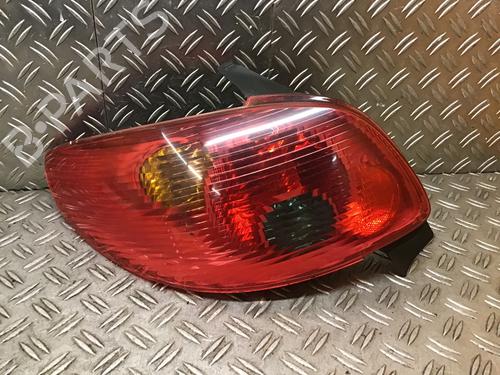 Feu arrière gauche PEUGEOT 206 Hatchback (2A/C) 1.4 i (75 hp) 31919529