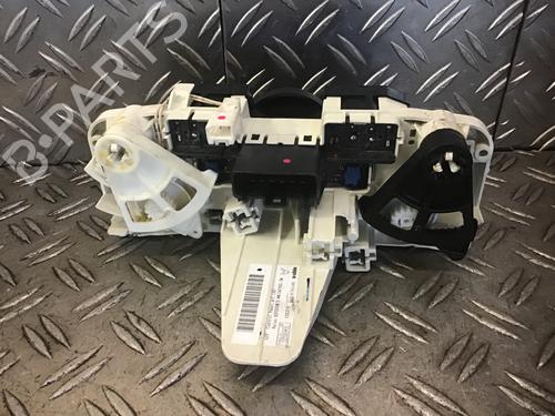 Used Climate control NISSAN MICRA III (K12) 1.2 16V (65 hp) 18642239