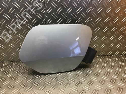 Używane Klapa wlewu paliwa OPEL CORSA F (P2JO) 1.2 (68) (101 hp) 20342513